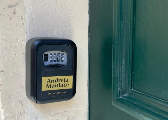 Andreja Maniace * Syracuse